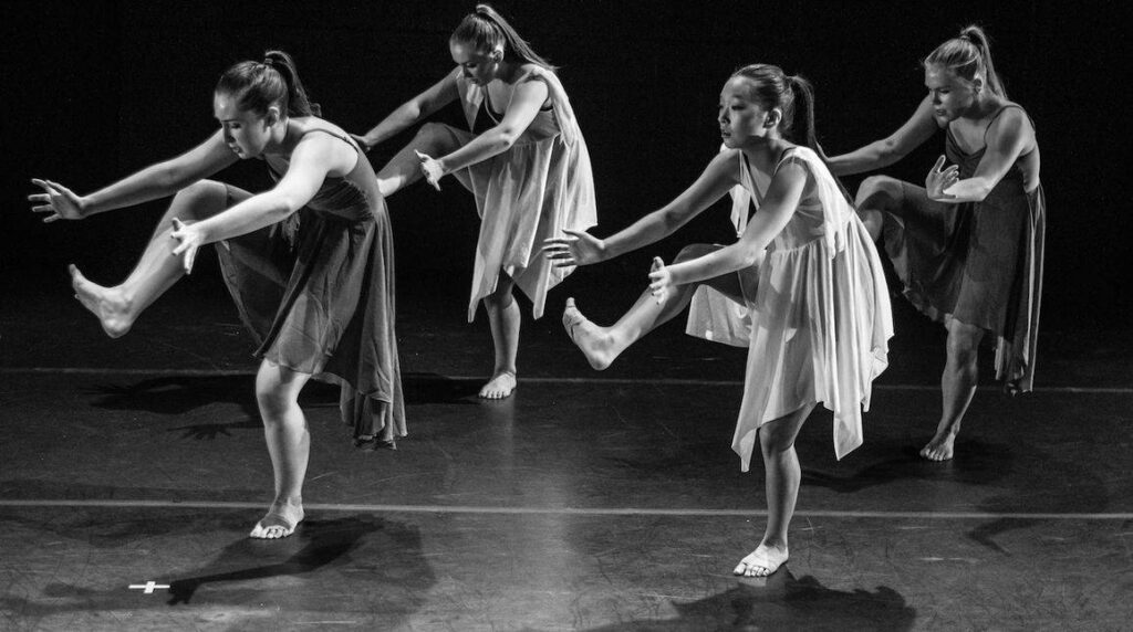 Cuándo amas bailar: Frases y poemas inspiradores 4 ritmo pasion descubre arte baile movimiento 746