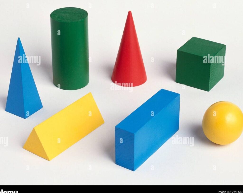 una imagen colorida de varios objetos en forma de triangulo dispersos en un fondo blanco