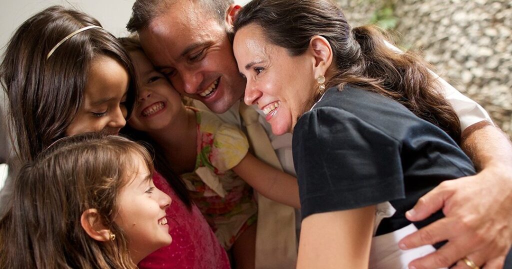 Enseña a tus hijos a valorar a sus padres: consejos y estrategias efectivas