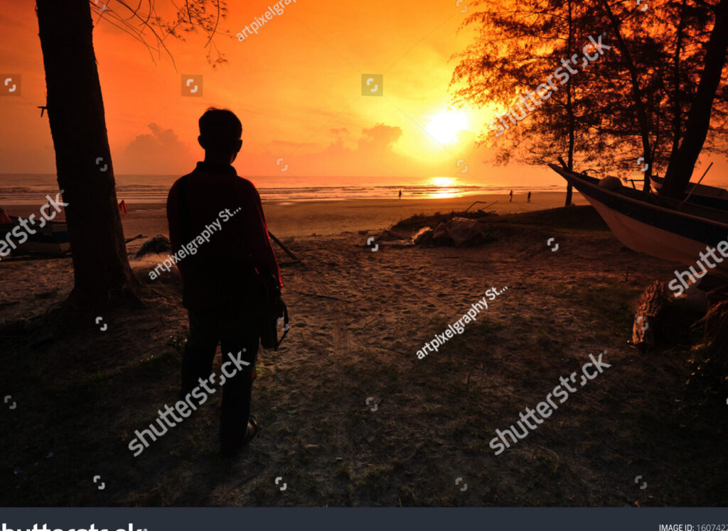 una imagen de una persona mirando hacia el horizonte con expresion reflexiva