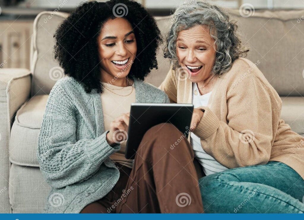 una imagen divertida de una madre riendo mientras lee chistes